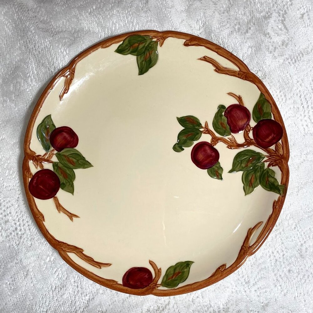 FRANCISCAN Apple 14" Round Platter - Red Apples & Green Leaves, Brown Scallop Tr